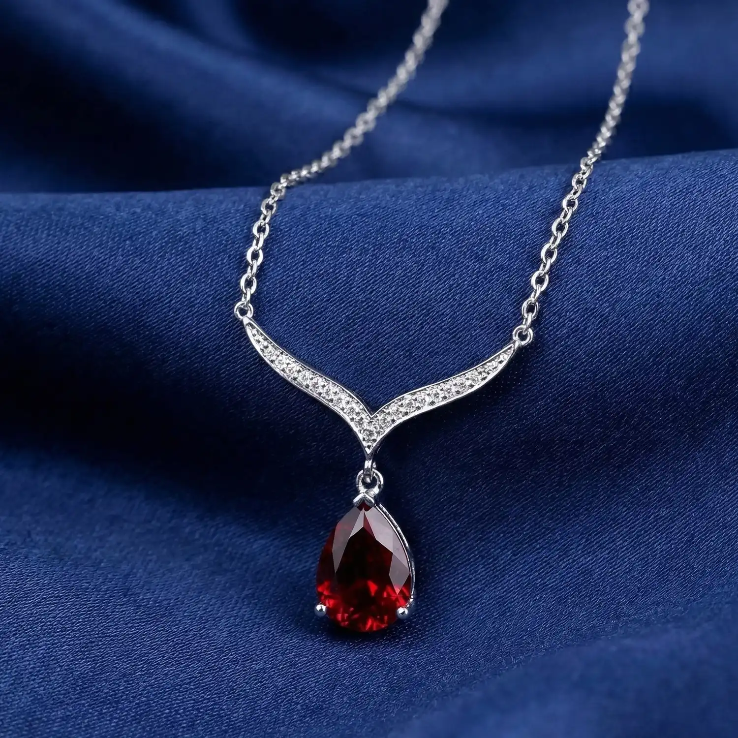 Giesla Silver Necklace