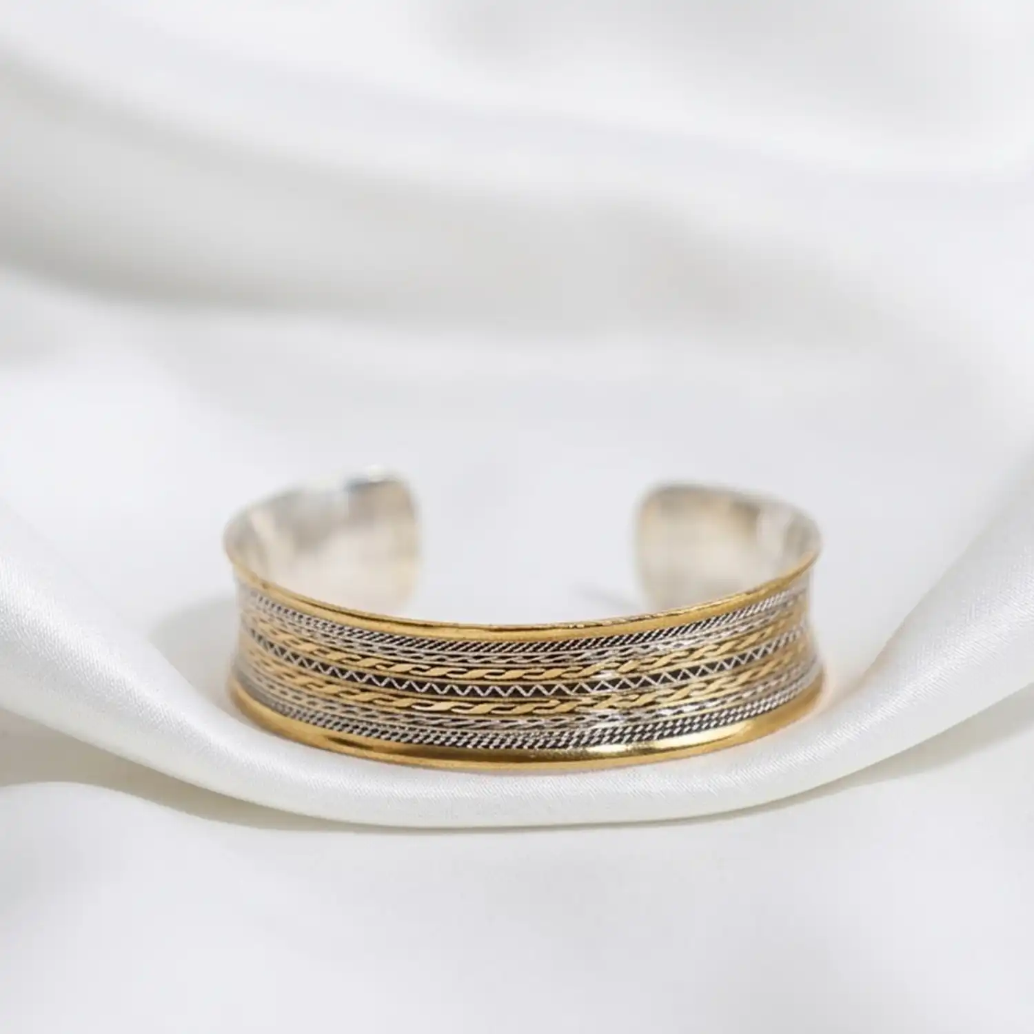 Khawla-Arabic-Silver-Bangle_compressed